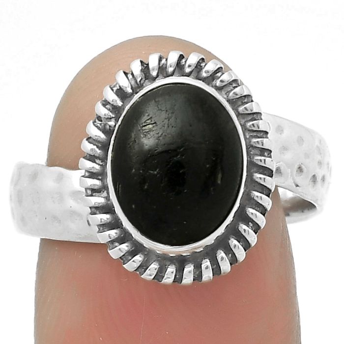 Natural Nuummite Ring size-8.5 SDR167871 R-1279, 8x10 mm