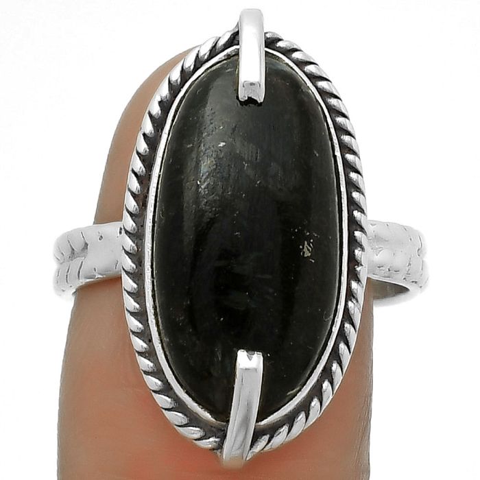 Natural Nuummite Ring size-8 SDR172259 R-1635, 10x20 mm