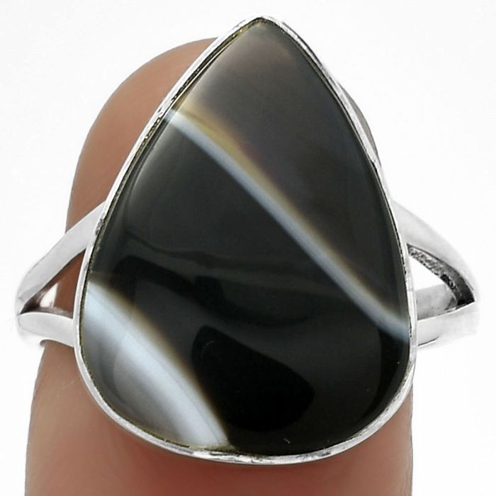 Natural Banded Onyx Ring size-8.5 SDR178054 R-1002, 14x19 mm