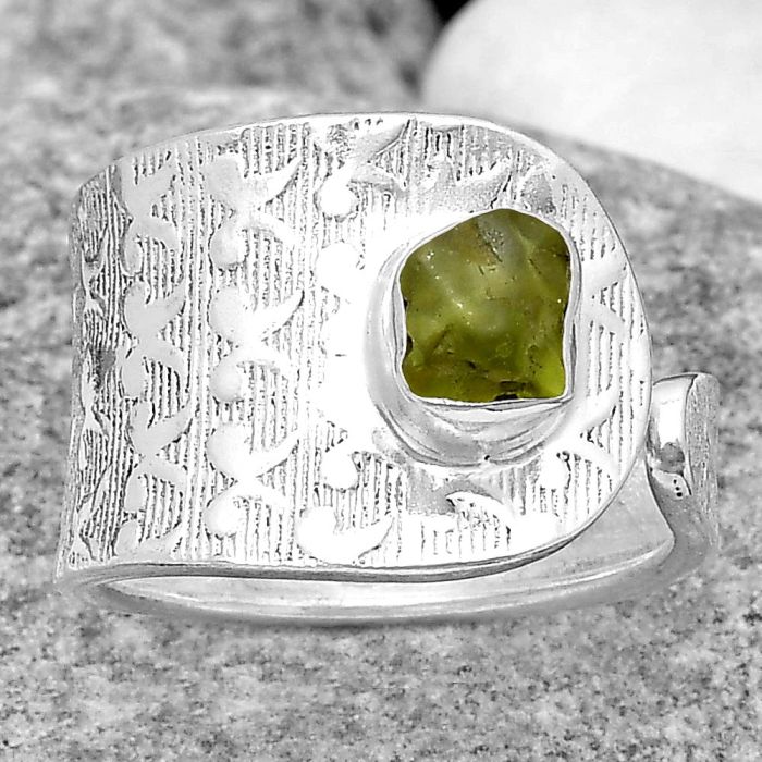 Adjustable - Natural Peridot Rough Ring size-6 SDR187090 R-1319, 5x6 mm