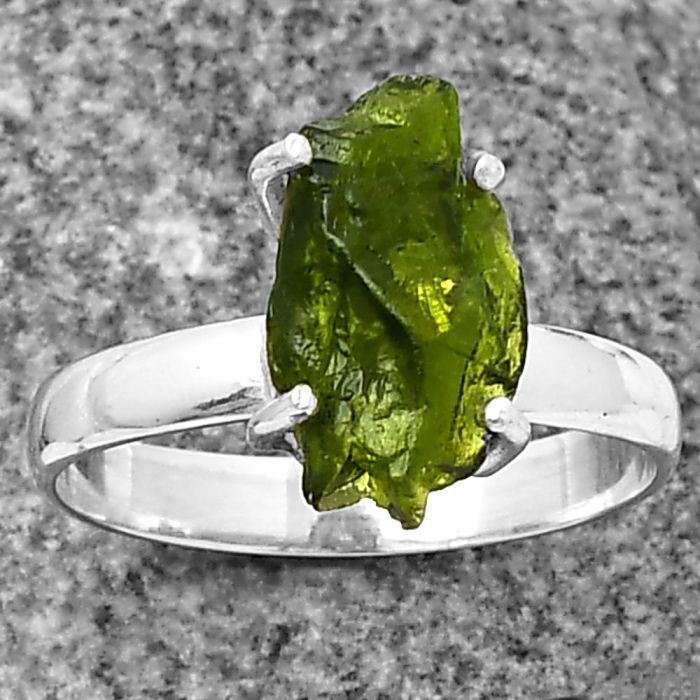 Chrome Diopside Rough Ring size-8 SDR209300 R-1052, 8x14 mm