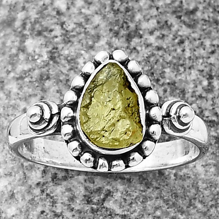 Green Kyanite Rough Ring Size-7 SDR210104 R-1071, 6x8 mm