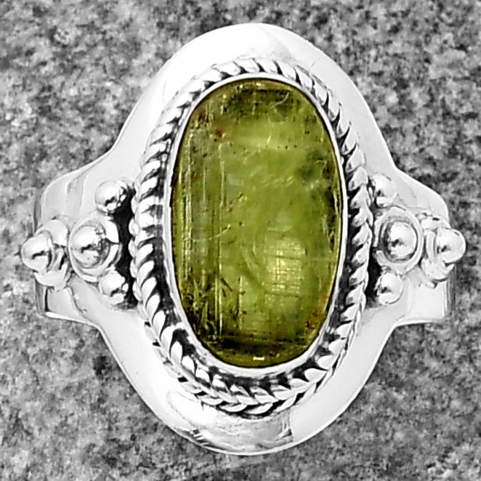 Green Kyanite Rough Ring Size-7 SDR210224 R-1420, 7x12 mm