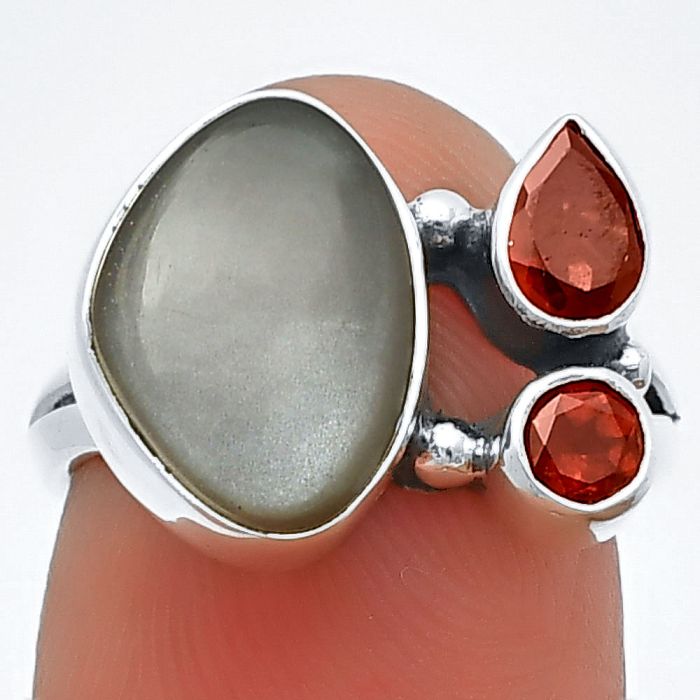 Gray Moonstone and Garnet Ring Size-6 SDR210374 R-1228, 9x12 mm