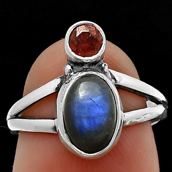 Blue Fire Labradorite and Garnet Ring Size-6 SDR211103 R-1242, 6x9 mm