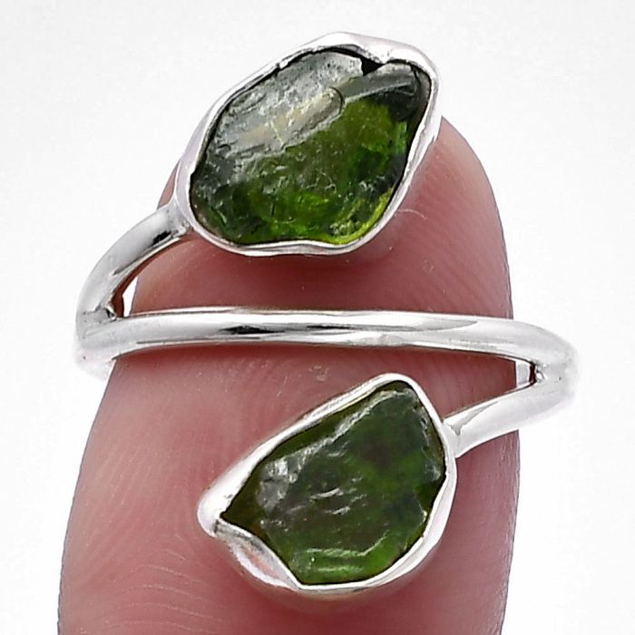 Chrome Diopside Rough Ring size-7 SDR220796 R-1169, 7x10 mm