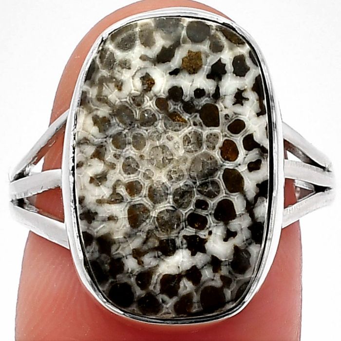 Stingray Coral Ring size-8 SDR225483 R-1003, 12x18 mm