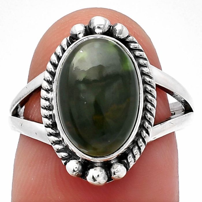 Chrome Chalcedony Ring size-7 SDR225689 R-1253, 8x12 mm