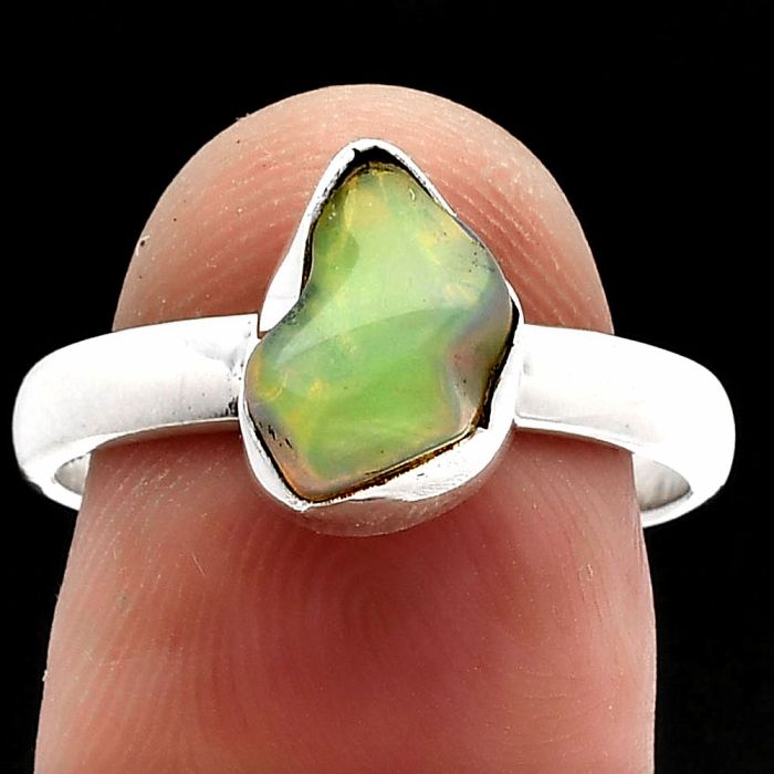 Ethiopian Opal Rough Ring size-8 SDR227362 R-1001, 7x10 mm