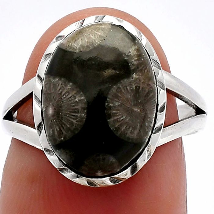 Black Flower Fossil Coral Ring size-7 SDR230716 R-1074, 10x14 mm