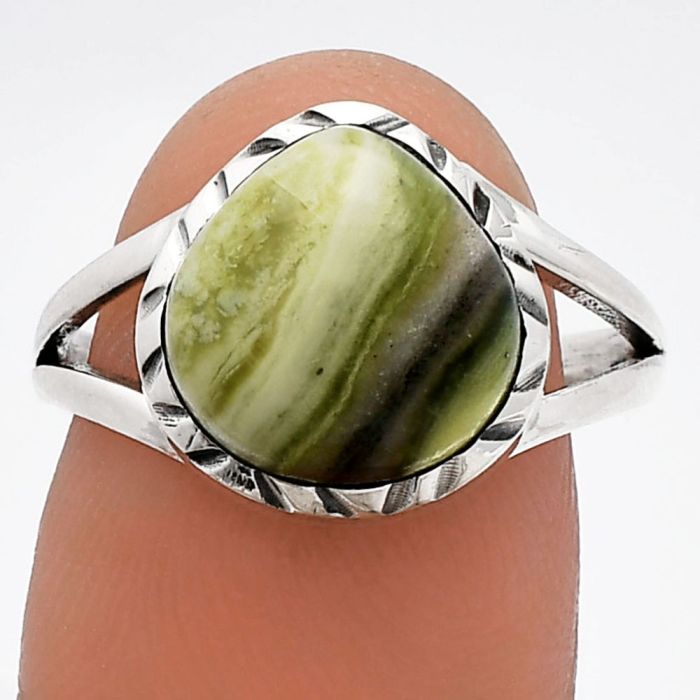 Natural Serpentine Ring size-8 SDR230902 R-1074, 11x11 mm