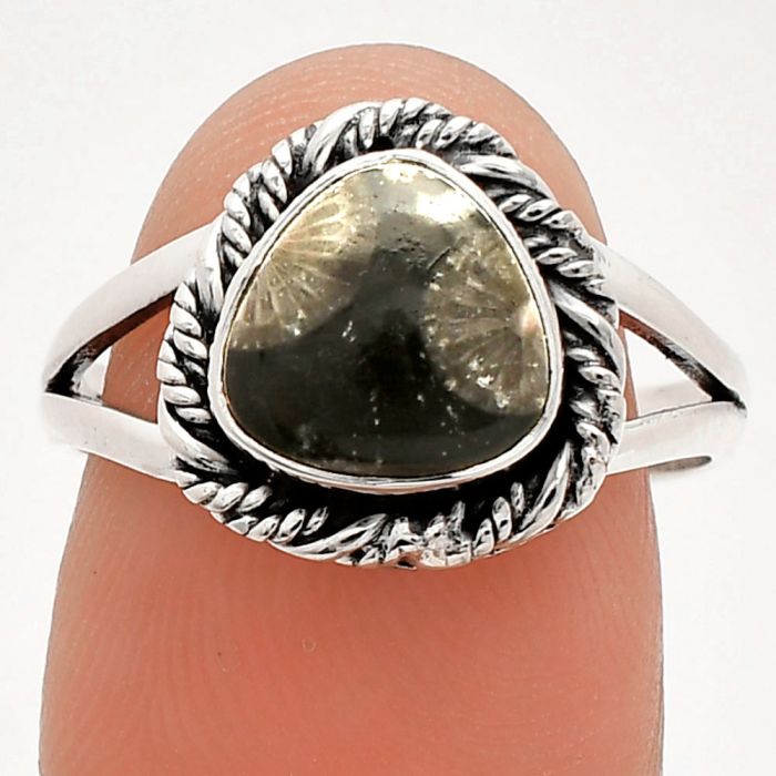 Black Flower Fossil Coral Ring size-8 SDR231447 R-1014, 9x9 mm