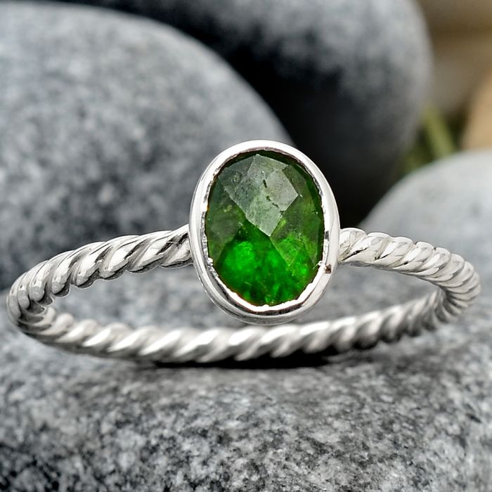Faceted Chrome Diopside Ring size-7.5 SDR87936 R-1001, 6x8 mm